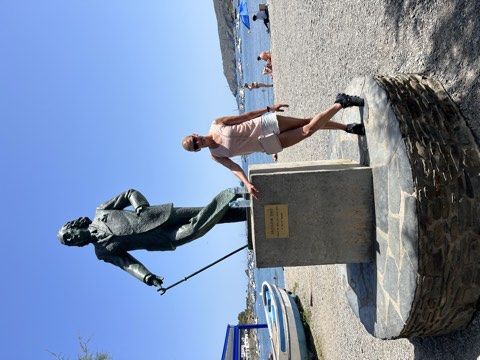 Bij het Dalí-standbeeld, Cadaqués