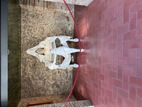 Ei-sculptuur op het dak van het Dalí-museum